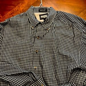 Resistol Rodeo Gear button down. Size large. Black and white pattern.